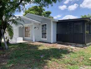 10694 Summertime Ln in Royal Palm Beach, FL - Foto de edificio - Building Photo