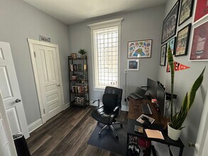 1956 W Armitage Ave-Unit -2F in Chicago, IL - Building Photo - Building Photo