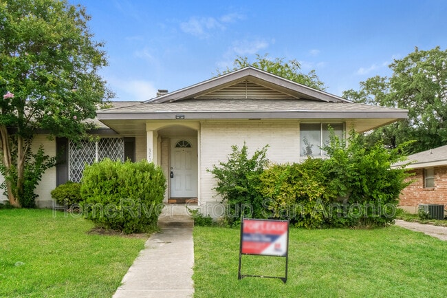 property at 3732 Colony Dr