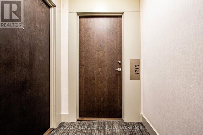 10-1210 Park Lawn Rd in Toronto, ON - Building Photo - Building Photo