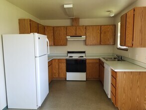 611 S 5th St in Selah, WA - Building Photo - Building Photo