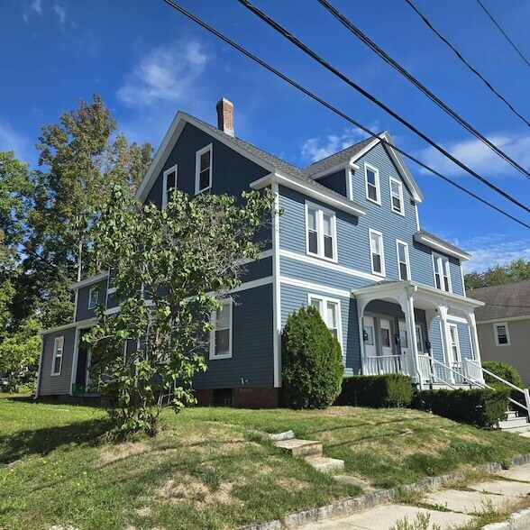 17 Baker St in Dover, NH - Building Photo