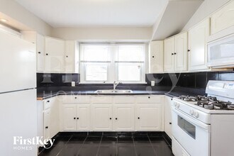 7803 S Central Ave in Burbank, IL - Foto de edificio - Building Photo