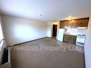 65 East St in Plainville, CT - Building Photo - Building Photo