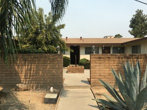 Fourplex in Reedley, CA - Building Photo - Building Photo