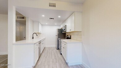 1118 N Granite Reef Rd in Scottsdale, AZ - Building Photo - Building Photo