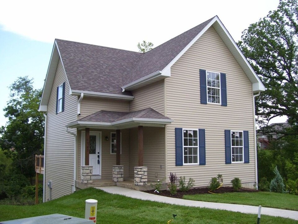 1705 Pickford Pl in Columbia, MO - Building Photo