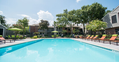 Porterwood Apartments in Porter, TX - Foto de edificio - Building Photo