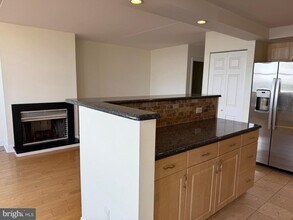 200-10 Lombard St in Philadelphia, PA - Building Photo - Building Photo