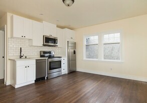 571 Valley St in Seattle, WA - Building Photo