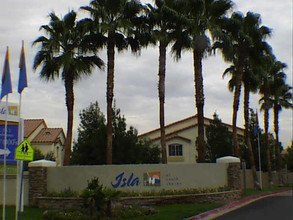 Isla At South Shores in Las Vegas, NV - Foto de edificio - Building Photo