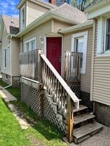 704 E Main St in Urbana, IL - Building Photo