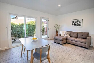 5838 Beckford Ave, Unit 5836-1 in Los Angeles, CA - Building Photo - Building Photo