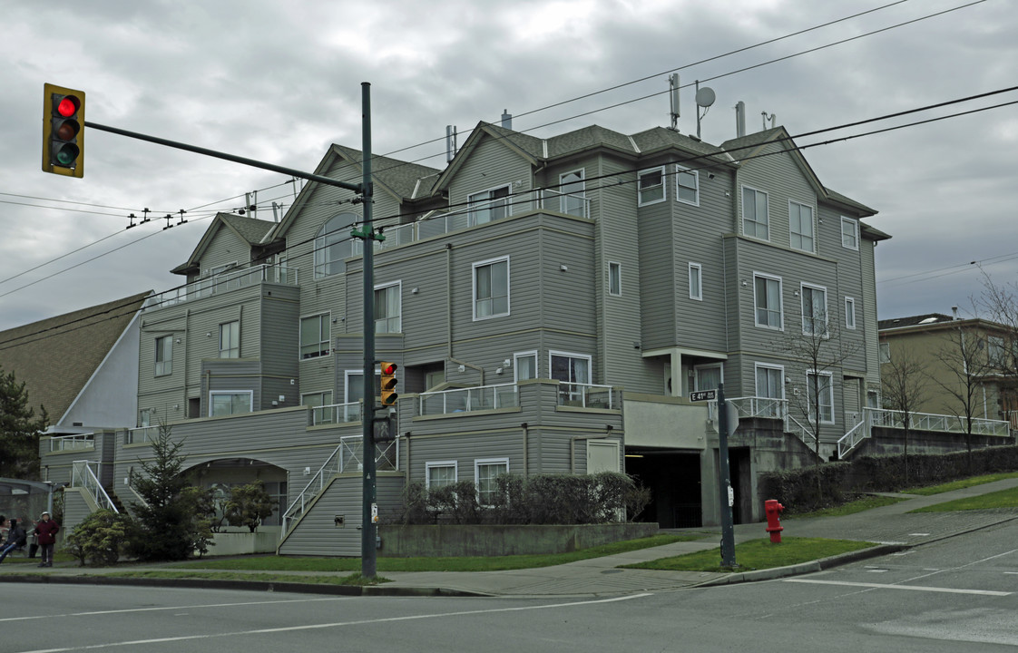 Wilson Heights Manor in Vancouver, BC - Building Photo