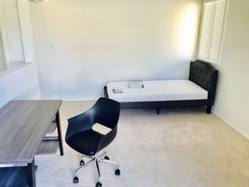 1607 S Bentley Ave in Los Angeles, CA - Building Photo