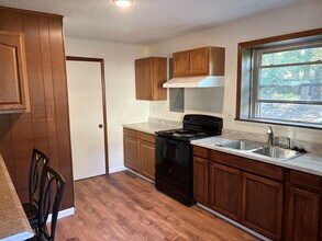 132 Atwood Dr in Hendersonville, NC - Building Photo - Building Photo