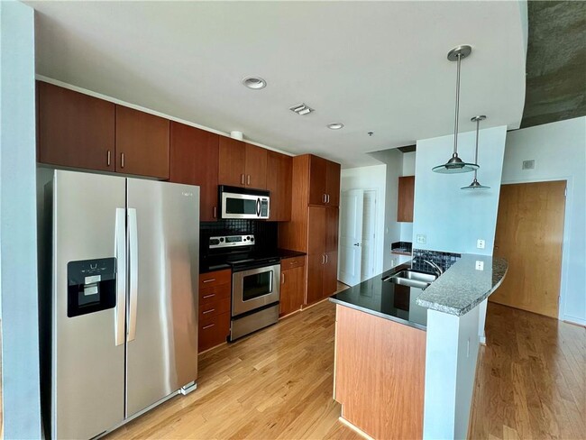 property at 923 Peachtree St NE