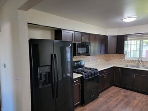 3232 S Auburn Dr in Saginaw, MI - Building Photo - Building Photo