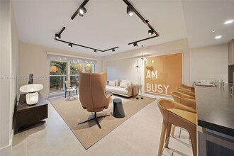 1500 Bay Rd, Unit T-1430 in Miami Beach, FL - Building Photo - Building Photo