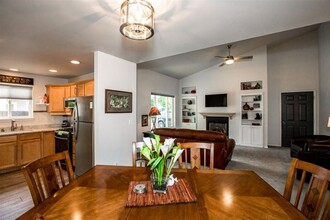 203 Fox Hollow Ln in Whitefish, MT - Foto de edificio - Building Photo