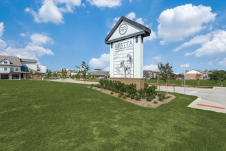 Reatta Ranch Apartment Homes in Justin, TX - Foto de edificio - Building Photo