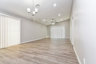 8424 Lomack Ct in Las Vegas, NV - Building Photo - Building Photo