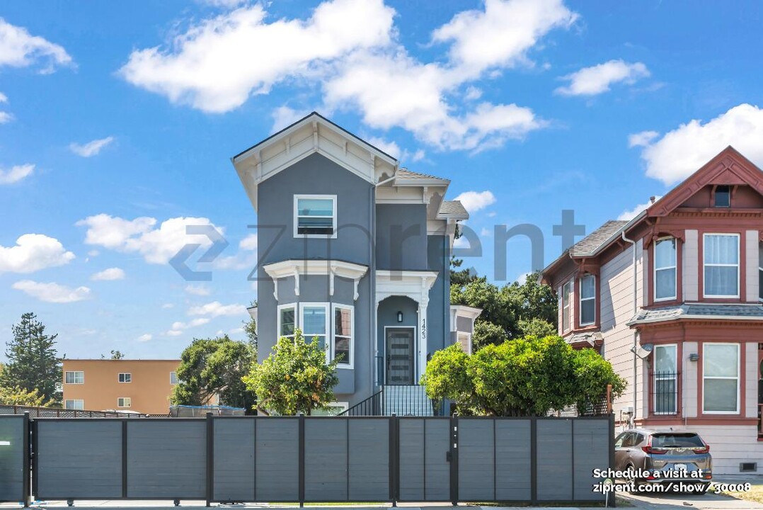 1421 Adeline St in Oakland, CA - Building Photo