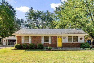 705 Lakeview Ave in La Grange, KY - Building Photo