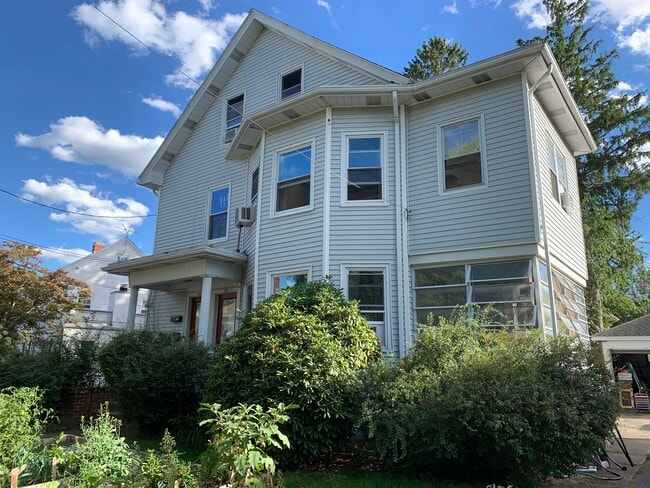 178 Oak Hill Ave, Unit First Floor