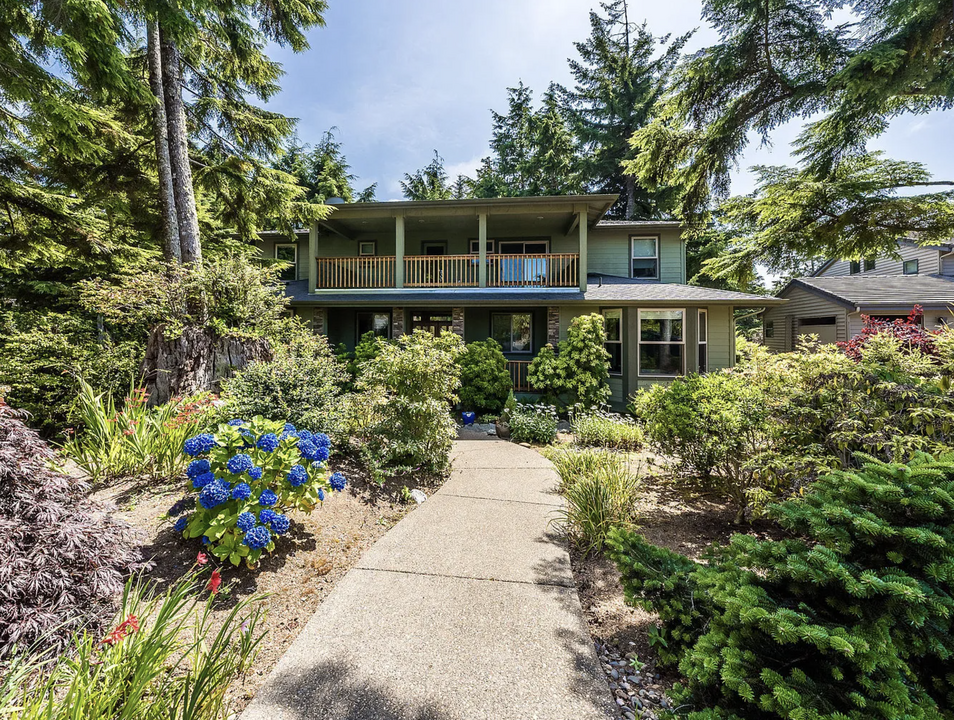 451 Summit View Ln in Gleneden Beach, OR - Building Photo