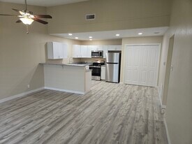 123 N Glenwood Dr, Unit C in Midland, TX - Building Photo