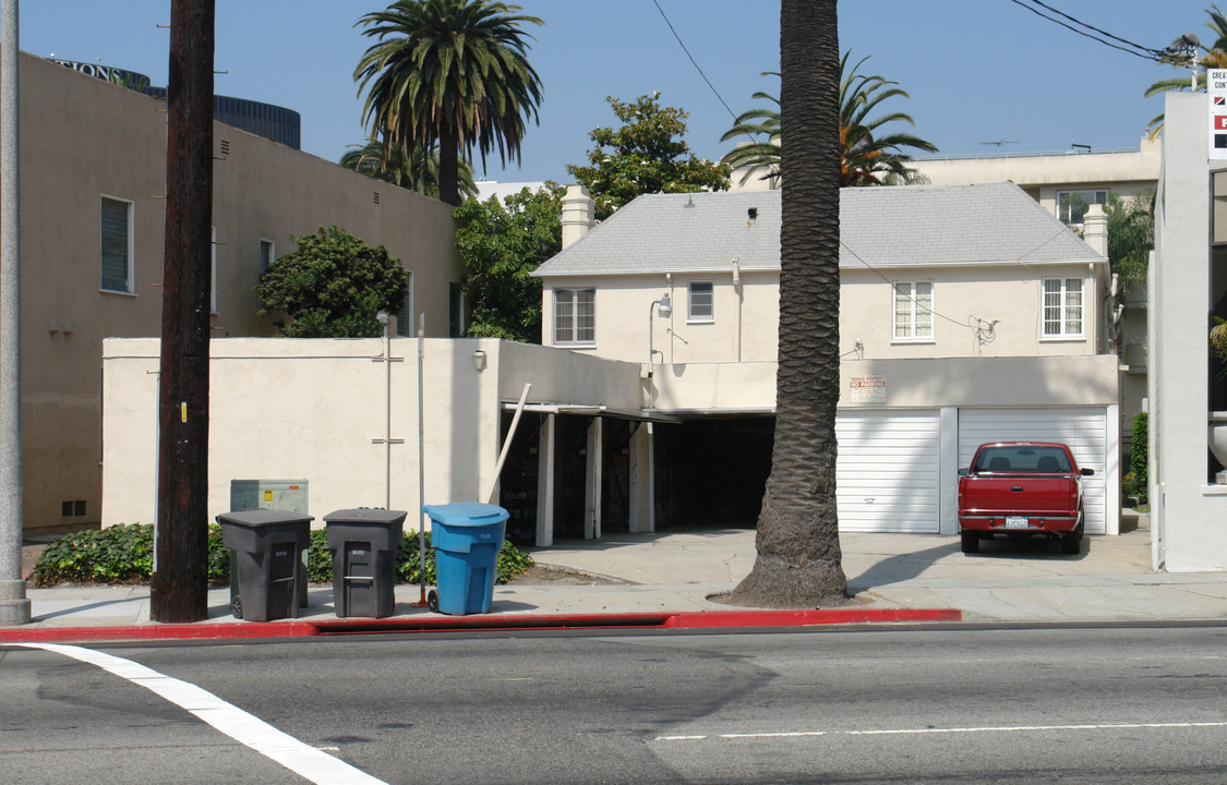 118 S San Vicente Blvd in Beverly Hills, CA - Building Photo