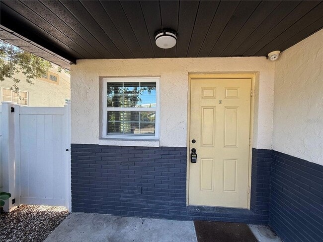 2809 Marconi St, Unit 2J in Tampa, FL - Building Photo - Building Photo