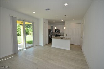 272 Pelton Cir in Port Charlotte, FL - Building Photo - Building Photo