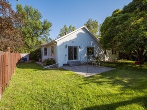 212 Windward Hills Ave in Grand Forks, ND - Building Photo - Building Photo