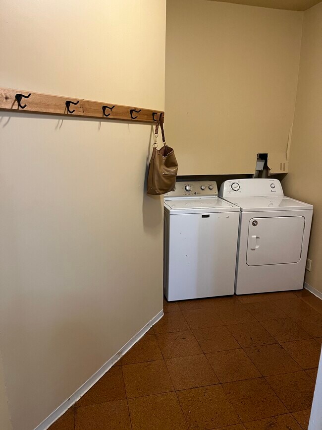 115 1st St W, Unit 1 in Milaca, MN - Building Photo - Building Photo