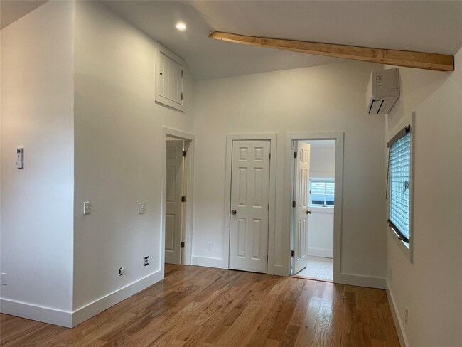 41 Chestnut Ave in East Setauket, NY - Building Photo - Building Photo