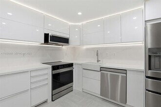 101 Ocean Ln Dr in Miami, FL - Building Photo - Building Photo