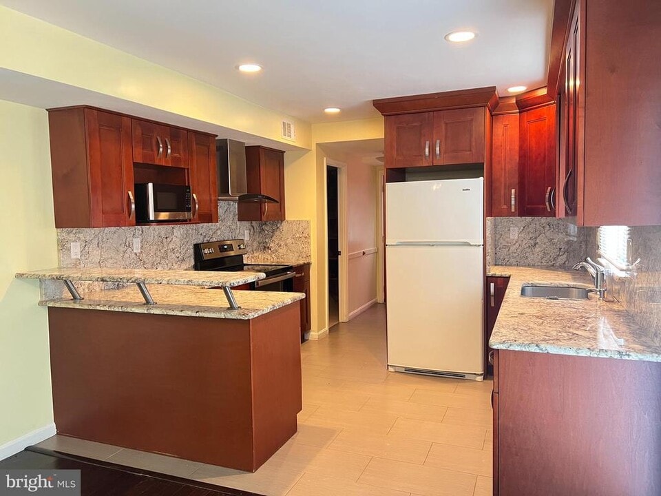 640 Chapelgate Dr in Odenton, MD - Building Photo