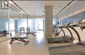 128 Fairview Mall Dr in Toronto, ON - Building Photo - Building Photo