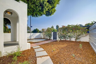 1501 W 60th Pl in Los Angeles, CA - Building Photo - Building Photo