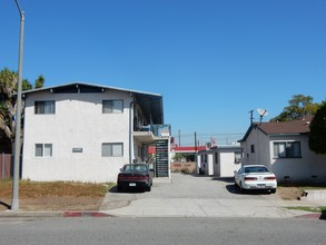 1705 251st St in Lomita, CA - Foto de edificio - Building Photo