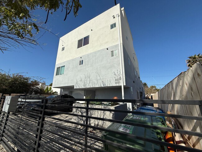 2223 S Highland Ave, Unit 2225.5