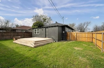 1200 S Brighton Ave, Unit Main House in Dallas, TX - Foto de edificio - Building Photo