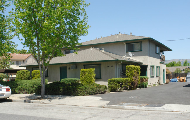 16750 Barnell Ave in Morgan Hill, CA - Foto de edificio - Building Photo