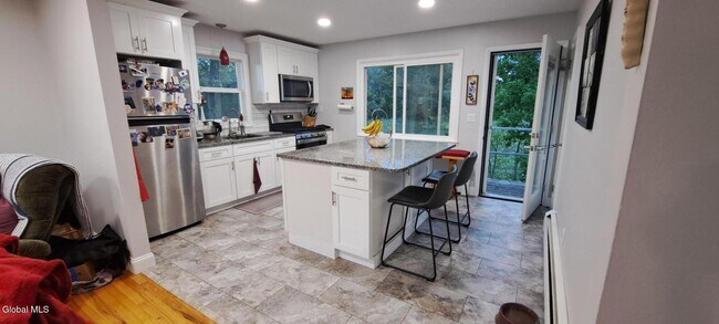 11 Jules Dr in Albany, NY - Building Photo - Building Photo