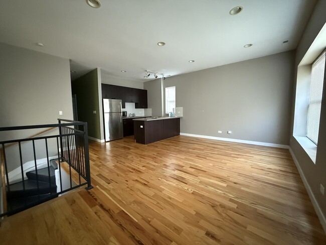 1463 W Huron St, Unit 1F in Chicago, IL - Building Photo - Building Photo