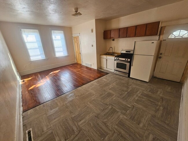 property at 2421 S 5th Pl