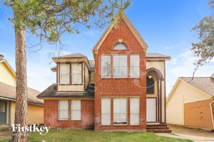 5322 Santrey Dr in Houston, TX - Building Photo
