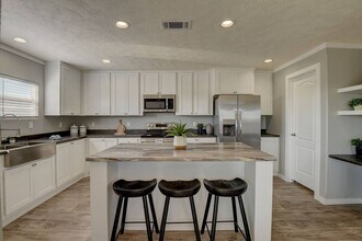 1040 Monarch Dr in Cleburne, TX - Building Photo - Building Photo